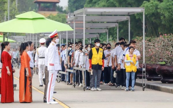 Dress right and pack smart for a smooth Hanoi shore excursion
