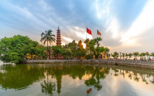Tran Quoc Pagoda offers spiritual serenity and a glimpse into ancient Buddhist traditions