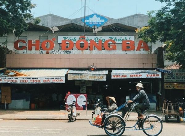 Discover Hue's famous poetry conical hats at historic Dong Ba Market