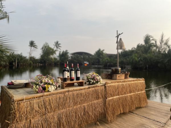 Hoi An Romantic Dining On Bamboo Raft - Ảnh 2