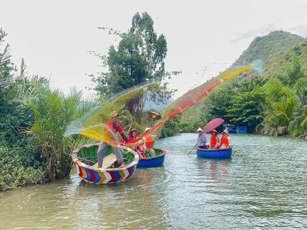 Nha Trang Bamboo Basket Boat Activity