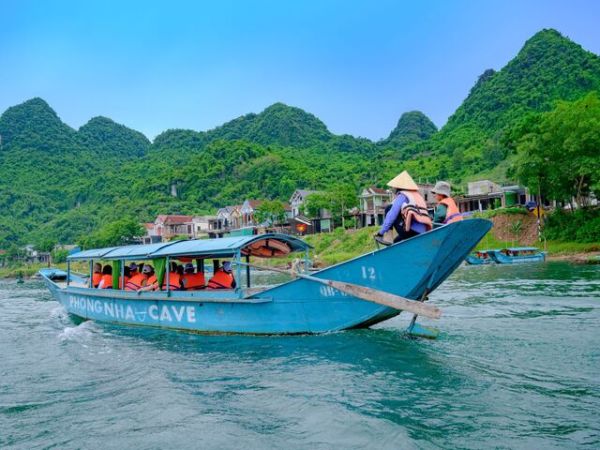 How to travel to Phong Nha Cave in Vietnam