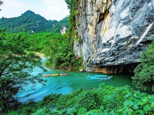 How to travel to Phong Nha Cave in Vietnam