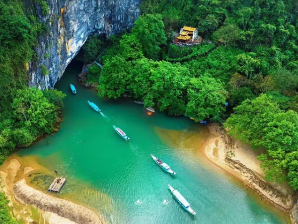 How to travel to Phong Nha Cave in Vietnam