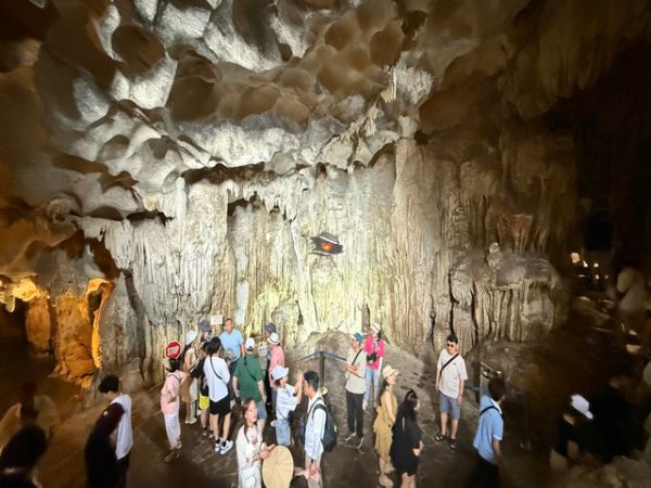 Sung Sot Cave Halong Bay