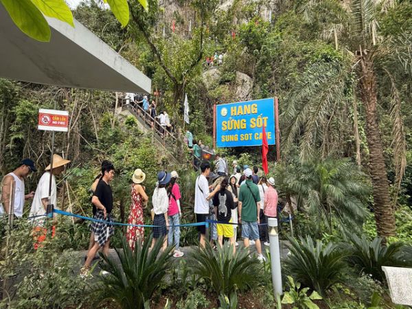Sung Sot Cave Halong Bay