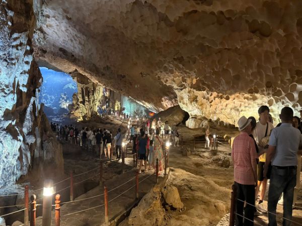 Sung Sot Cave Halong Bay