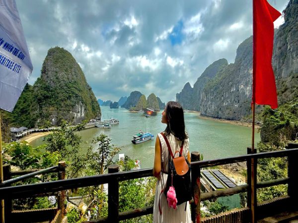 Sung Sot Cave Halong Bay