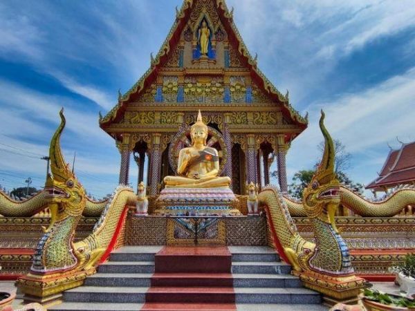 The tour focuses on visitng Pattaya's spiritual and cultural side